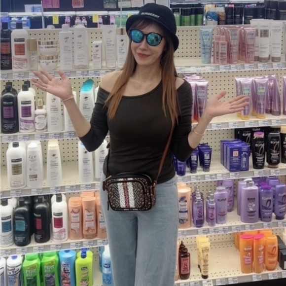 🔥🔥🔥Authentic Burberry TB camera bag 💼 - Picture 3 of 15